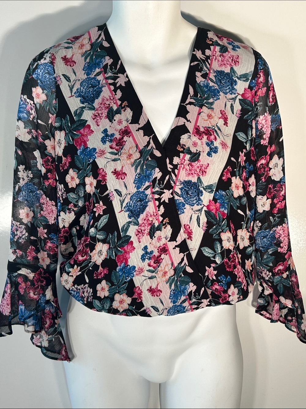 Guess SZ S Sloughy Black Floral Wrap Top Boho Cottage Coquette 80's Fairy Grunge